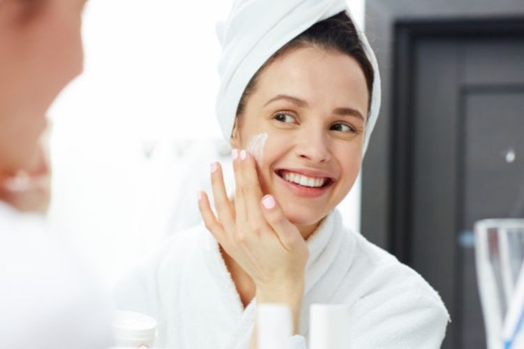 Rahasia Kulit Glowing Ala Korea: Panduan Lengkap “Glass Skin”, Produk Apa Saja yang Wajib Dipakai?