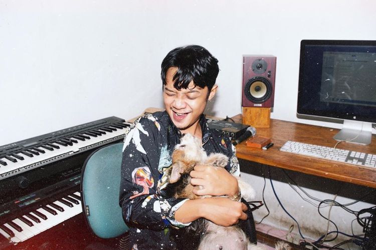 Isolasi Diri di Rumah, Atlesta Justru Bikin Album Hasil Renungan