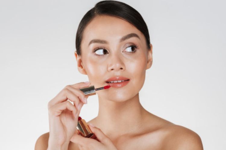 Biar Gak Salah, Ini 3 Cara Pilih Lipstik Nude yang Pas Buat Kamu!