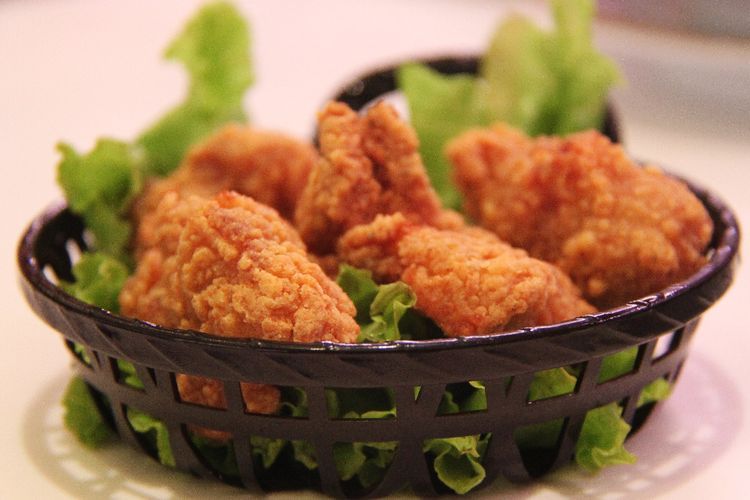 5 Tips Goreng Ayam Agar Renyah dan Tidak Meledak di Wajan