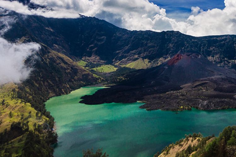 Tim SAR Masih Usaha Selamatkan Turis Swiss yang Jatuh di Gunung Rinjani