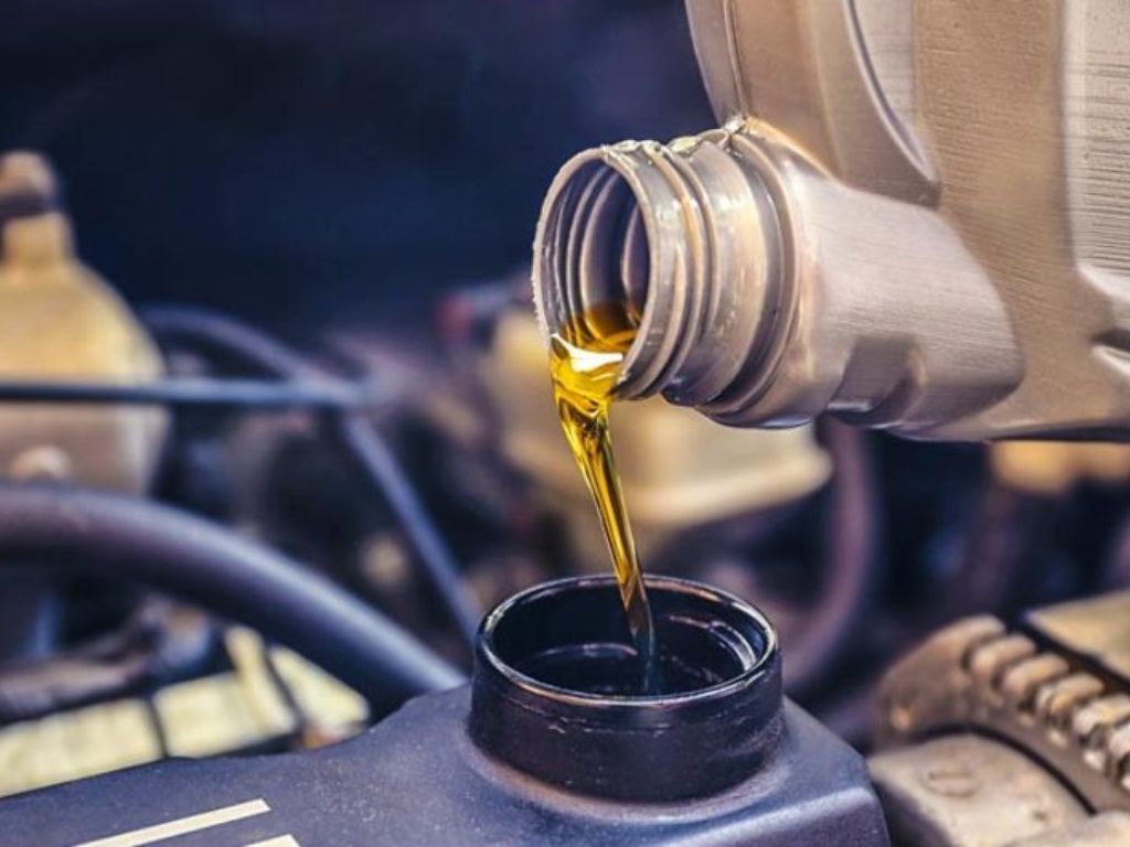Jangan Sampai Tertukar! Kenali Perbedaan Fungsi Oli Transmisi dan Oli Gardan