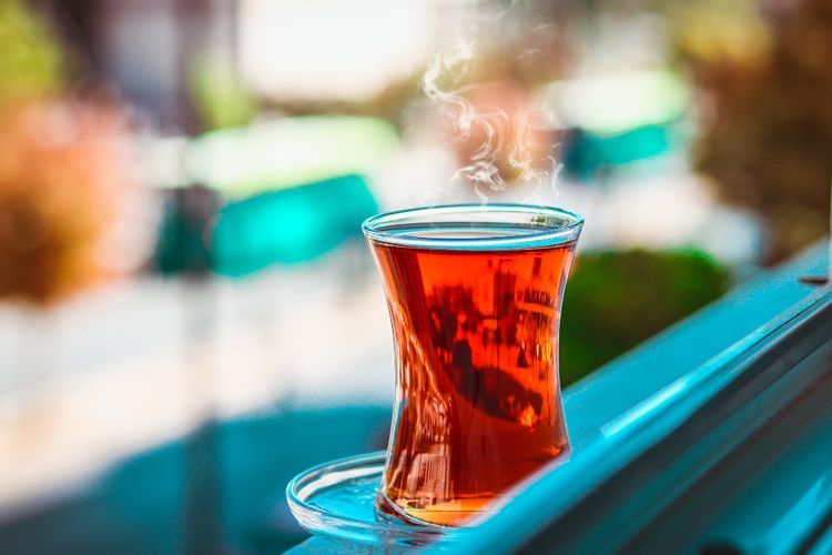 7 Dampak Buruk Minum Teh di Malam Hari, Ternyata Bikin Susah Tidur!