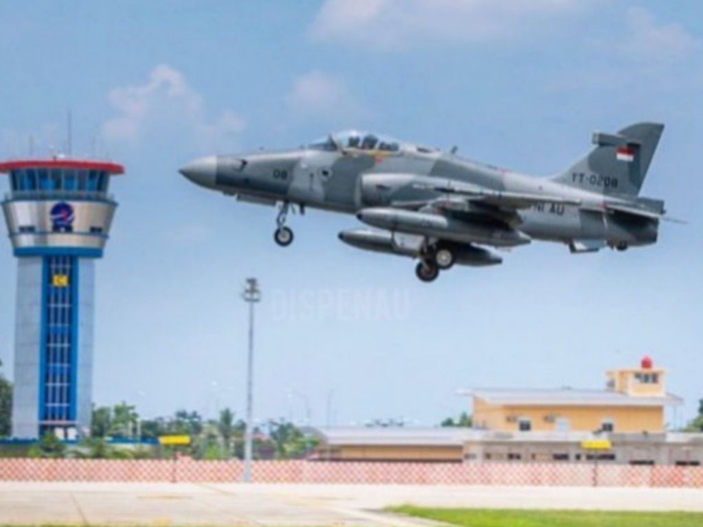 TNI AU Pastikan Tak Ada Korban Jiwa Insiden Pesawat Jatuh di Pemukiman Warga di Riau