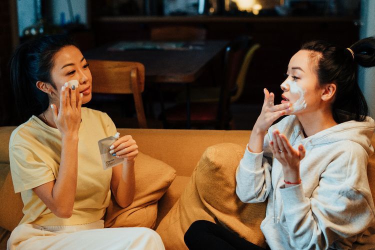 Stop Boros Skincare! Satu Perawatan Ini Lebih Penting dari Serum Mahal