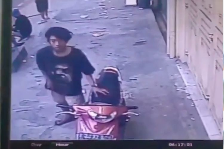 Berhasil Terekam CCTV, Begini Detik-detik Pemuda Curi Yamaha Mio