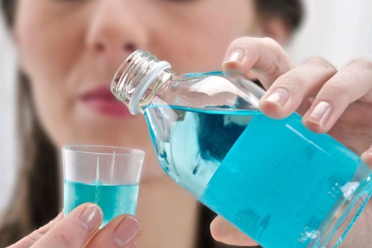 Pakai Obat Kumur Setiap Hari? Berikut Manfaat dan Efek Samping bagi Kesehatan Mulut