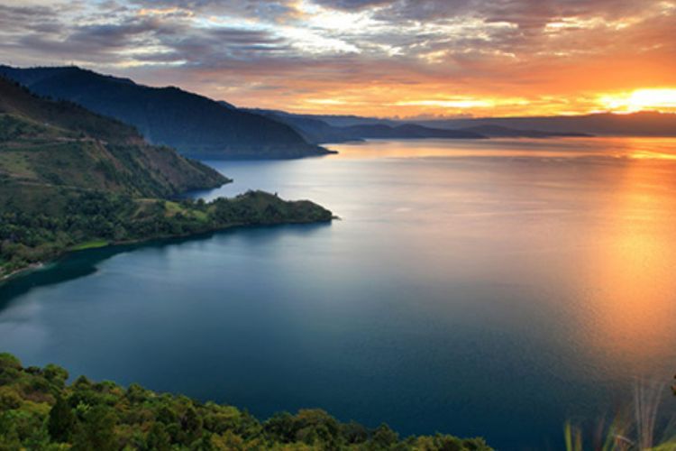 7 Danau Terbesar di Dunia yang Dikenal dengan Keindahan Alam Memukau