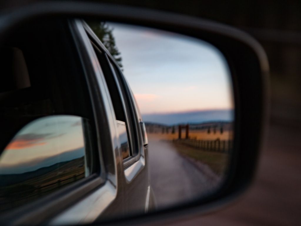Biar Gak Panik, Ini 5 Keuntungan Pakai Spion Mobil Electric yang Bisa Membantumu di Jalanan Sempit!
