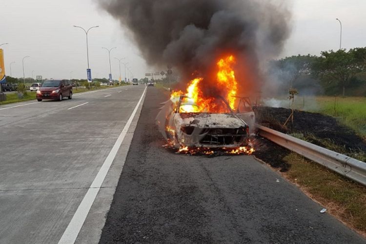 Bukan Sekadar Benturan, Ini Faktor Pemicu Mobil Terbakar Setelah Tabrakan
