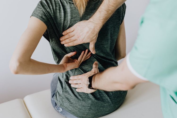 Hati-Hati! 8 Kebiasaan Sehari-Hari Ini Bisa Merusak Postur Tubuh Kamu