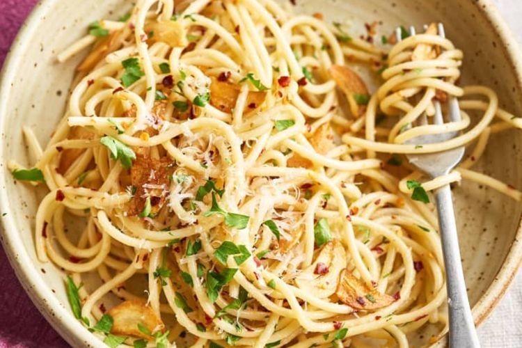 4 Kesalahan Saat Membuat Pasta Aglio Olio yang Bikin Rasanya Gak Seenak di Restoran