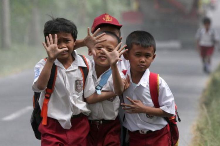 7 Puisi Kembali ke Sekolah yang Lucu Usai Liburan Panjang, Bikin Senyum-Senyum Sendiri!