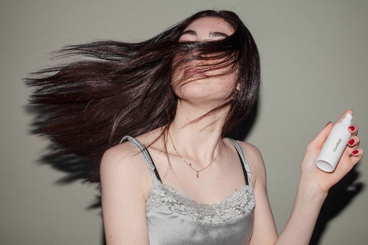 Bingung Atasi Rambut Rontok? Ini Tips Memilih Hair Supplement yang Tepat