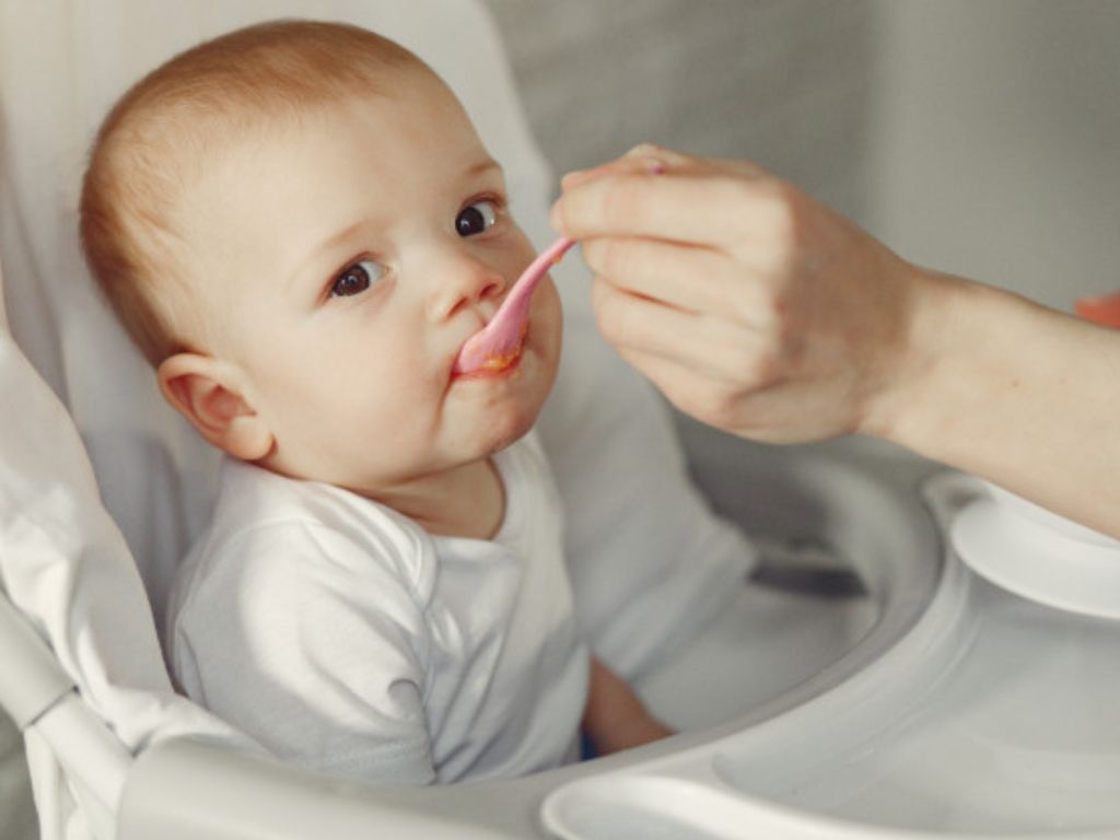 7 Menu MPASI Bayi dari Kentang yang Praktis, Bergizi, dan Disukai Si Kecil!