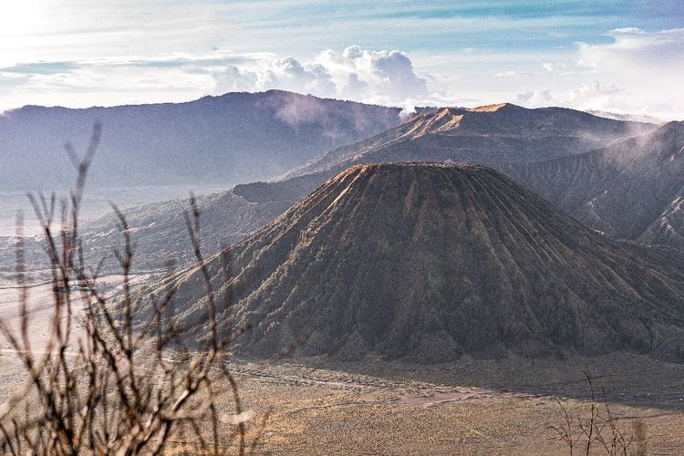7 Tempat Wisata di Jawa Timur yang Cocok Dikunjungi Pengantin Baru, Bikin Honeymoon Makin Gak Terlupakan!