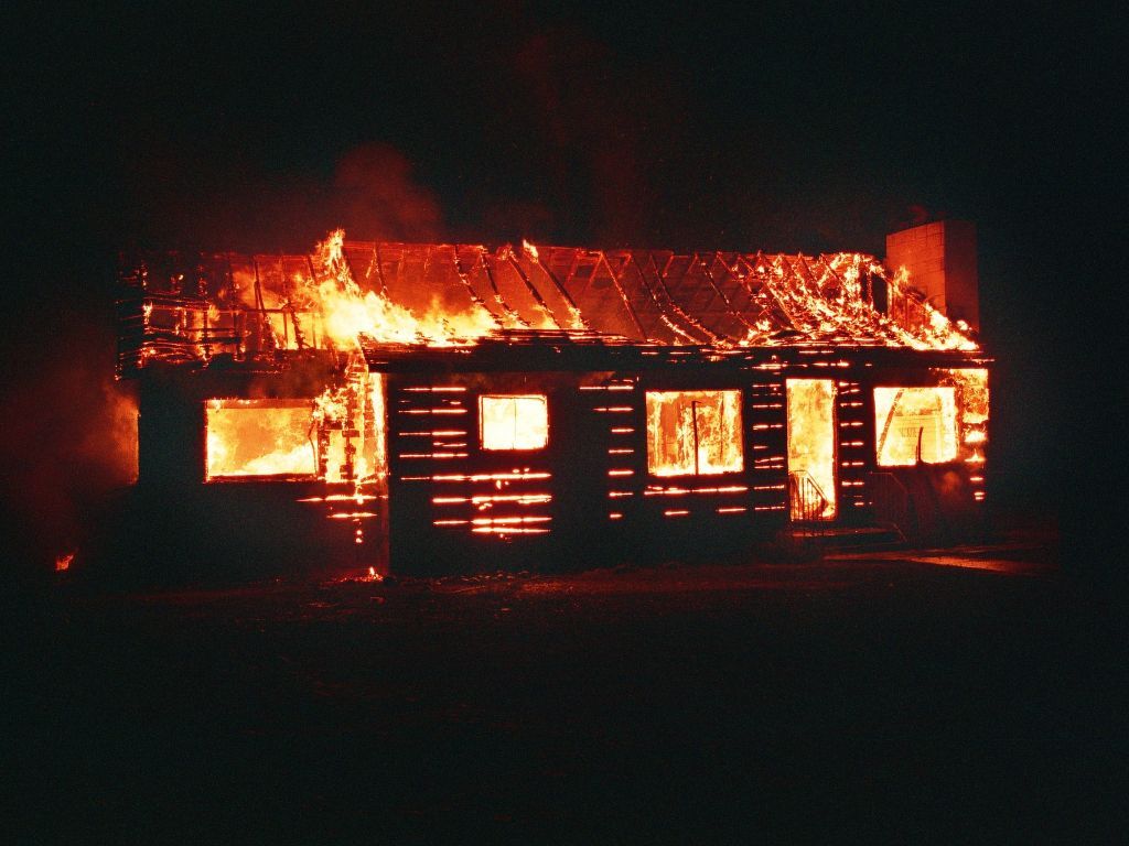 Akibat Sedot Bensin Pakai Semprotan Padi, Kios dan Rumah di Cikarang Terbakar