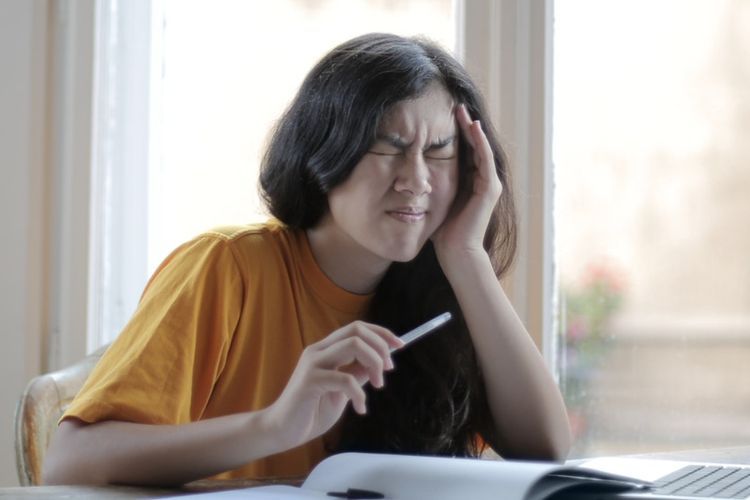 6 Alasan Mata Terasa Panas dan Perih Terus-Menerus, Jangan Anggap Remeh!