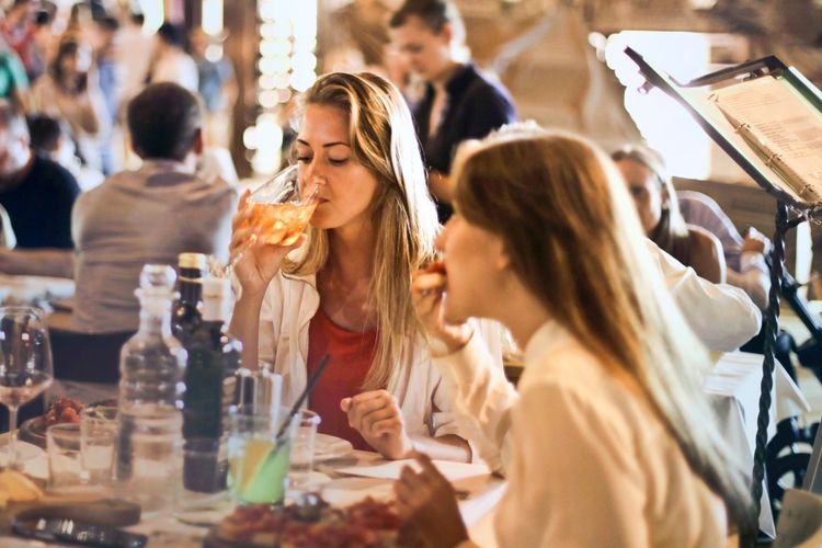 Liburan Tetap Elegan: Ini Aturan Tak Tertulis Saat Sarapan di Hotel