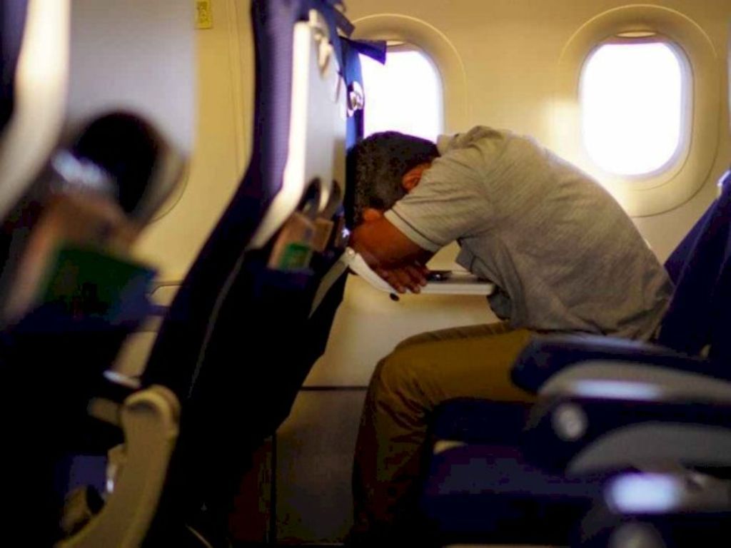 Cara Ampuh Mengatasi Jet Lag Setelah Penerbangan Jarak Jauh