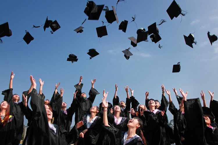 30 Caption Wisuda untuk Mahasiswa yang Inspiratif dan Menyentuh Hati