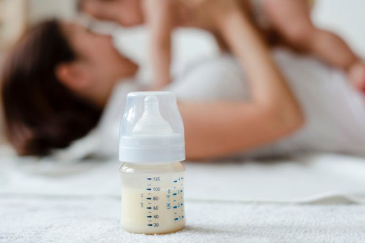 Cara Simpan ASI yang Benar di Kulkas agar Tetap Segar, Aman, dan Bernutrisi