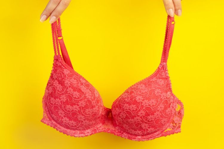 Ngaku Suka Pakai Bra Wanita, Pria Ini Terkejut Dapat Dukungan dari Pacarnya