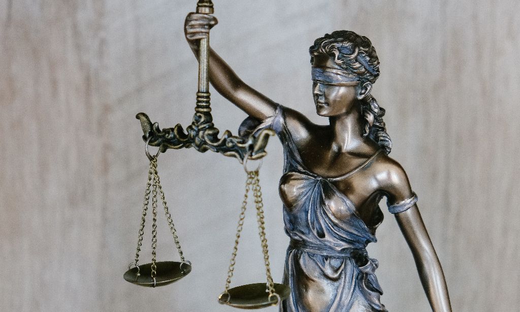 Jangan Mau Tertipu! Pahami 6 Mantra Hukum Ini Agar Anda Tidak Buta Aturan