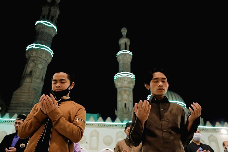 7 Waktu Mustajab Berdoa dalam Salat, Jangan Sampai Terlewat!
