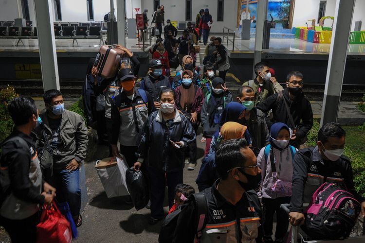 FOTO: Peningkatan Penumpang di Stasiun Kiaracondong