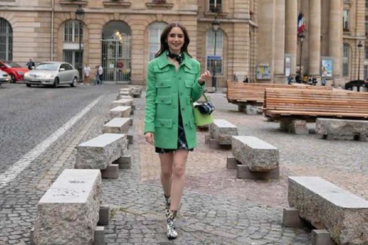 Penampilan Elegan Lily Collins di Premiere Emily in Paris Season 4 Jadi Perbincangan