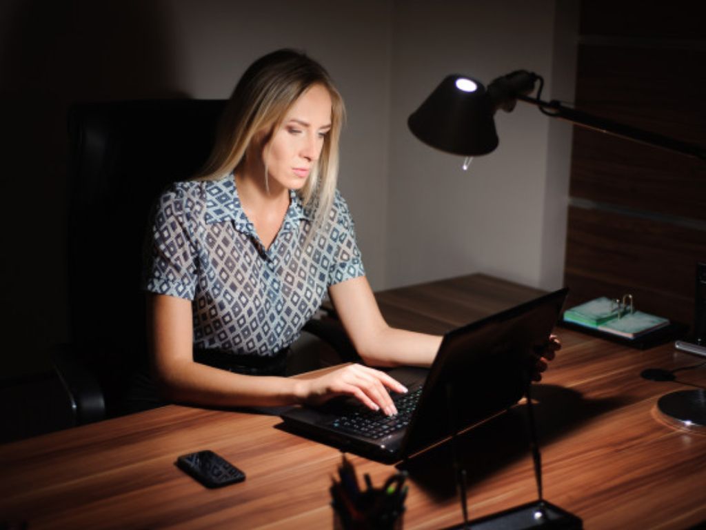 Suka Begadang? Studi Ungkap Night Owl Punya Risiko Penyakit Jantung Lebih Tinggi