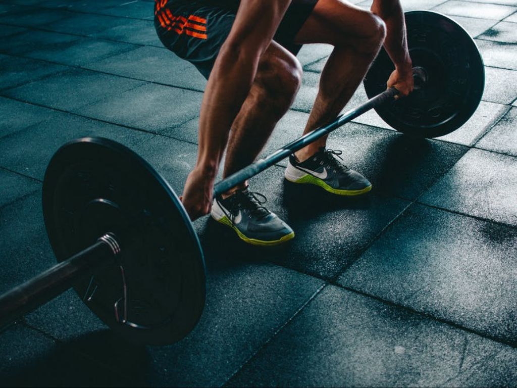 Jangan Asal Angkat Beban! Simak 4 Kesalahan Fatal Strength Training Menurut Coach Senior