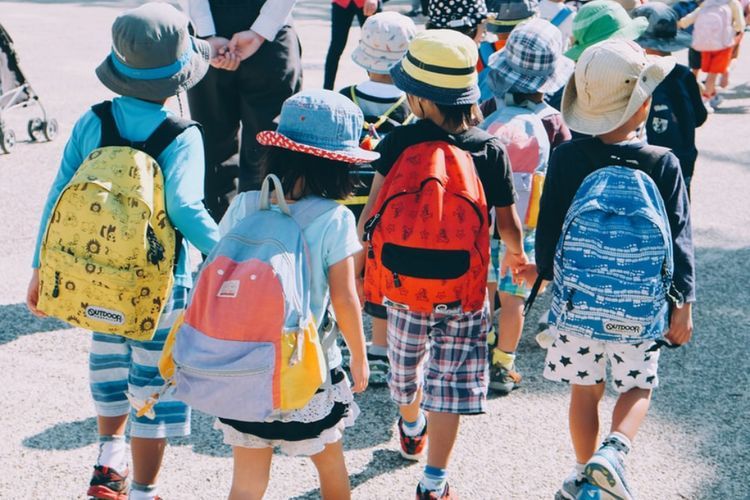 7 Puisi Kembali ke Sekolah yang Lucu Usai Liburan Panjang, Bikin Senyum-Senyum Sendiri!