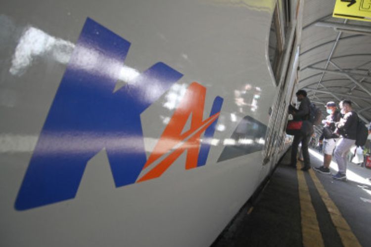 Syarat dan Cara Refund Tiket Kereta Api KAI Online dan Offline, Mudah Banget!