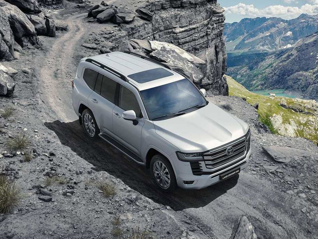 Intip Harga Toyota Land Cruiser Terbaru September 2025: Incaran Bos Tambang buat Survei Lapangan!