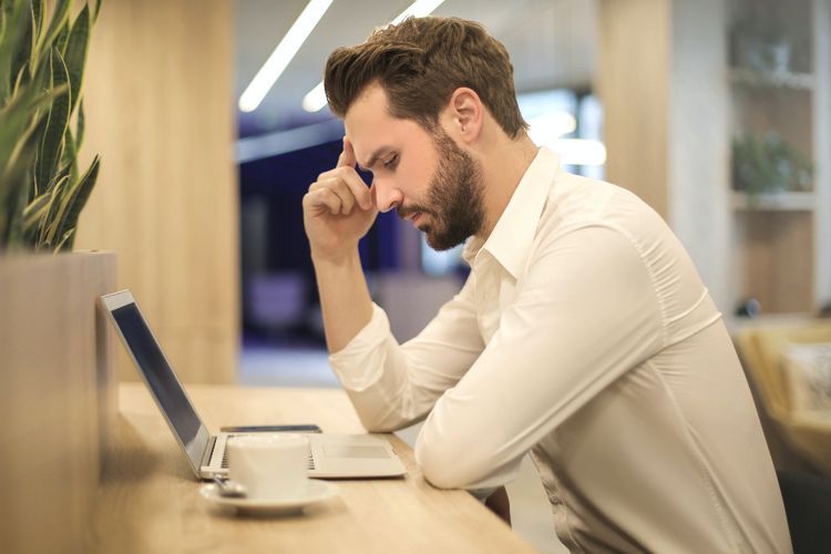 Stop Nyiksa Diri! 3 Cara Pintar Mengelola Overthinking agar Jadi Lebih Positif