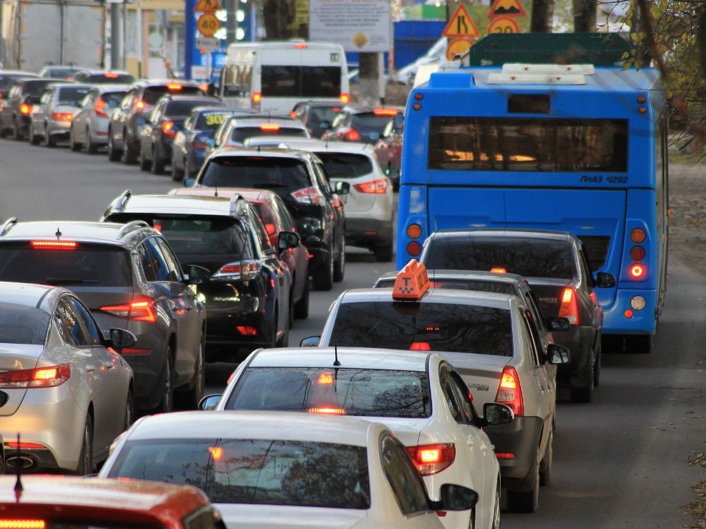 5 Cara Aman Hindari Kecelakaan Beruntun di Jalan Tol yang Harus Kamu Pahami, Jangan Disepelekan!