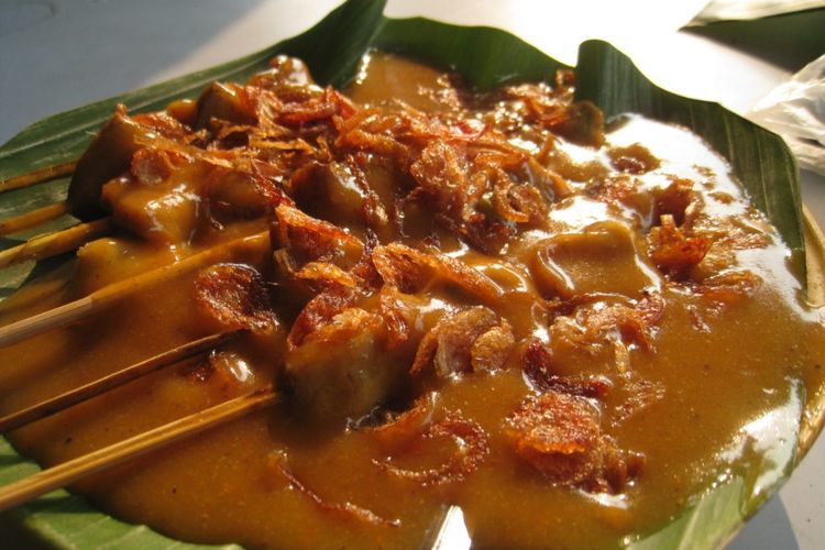 Jelajah Rasa di Padang: Pagi Nasi Kapau, Siang Sate Padang, Malam Teh Talua