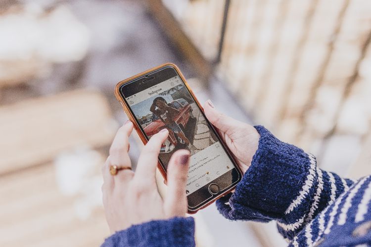 Mengenal FOMO, Fenomena di Balik Tren Stiker Add Yours di Instagram yang Berujung Penipuan