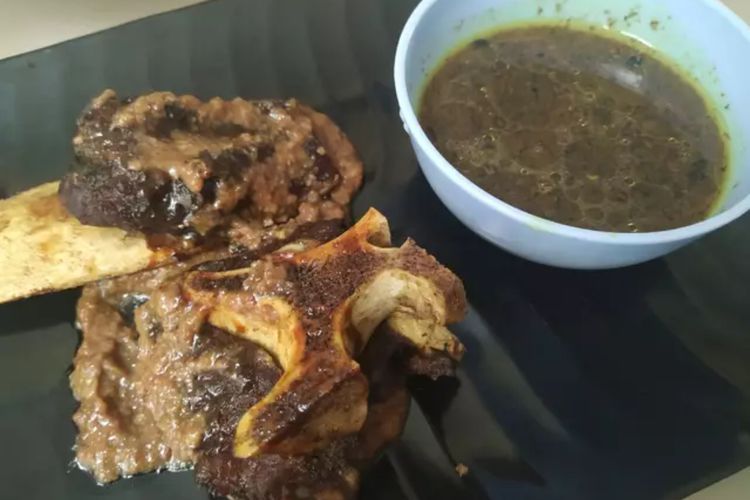 Kuliner Khas Makassar yang Bikin Kangen: Dari Coto Sampai Es Pisang Ijo Legendaris!