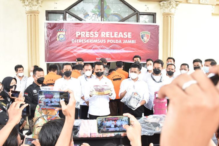 Polda Jambi Bongkar Jaringan Perdagangan Emas Ilegal, 6 Orang Ditangkap