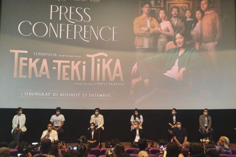 Film Teka Teki Tika , Ernest Prakasa Kawinkan Misteri dan Korupsi