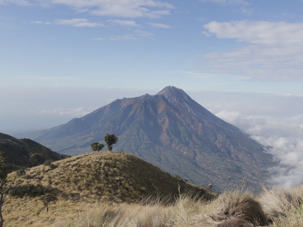 Catat! Ini 4 Gunung di Indonesia yang Menutup Jalur Pendakian pada 17 Agustus 2025!