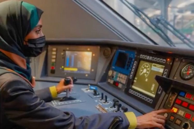 Perempuan Saudi Ditawari Gaji Rp30 Juta Sebulan Untuk Jadi Masinis Kereta Cepat 