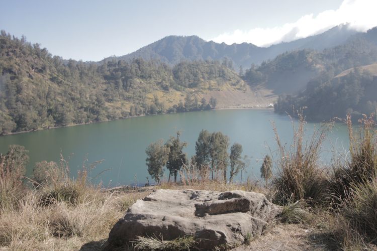 Sedih Banget! 6 Spot Keindahan Gunung Semeru yang Kini Luluh Lantak Setelah Erupsi