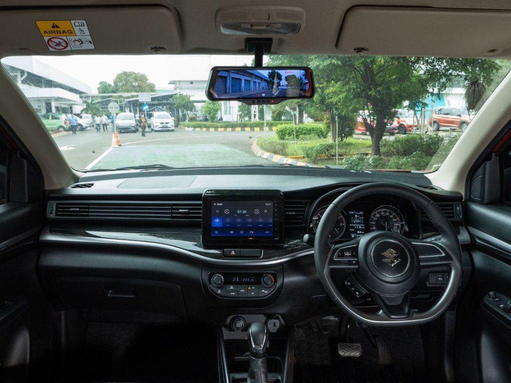 Awas, 3 Kebiasaan Ini Bisa Memperpendek Usia Kaca Depan Mobil