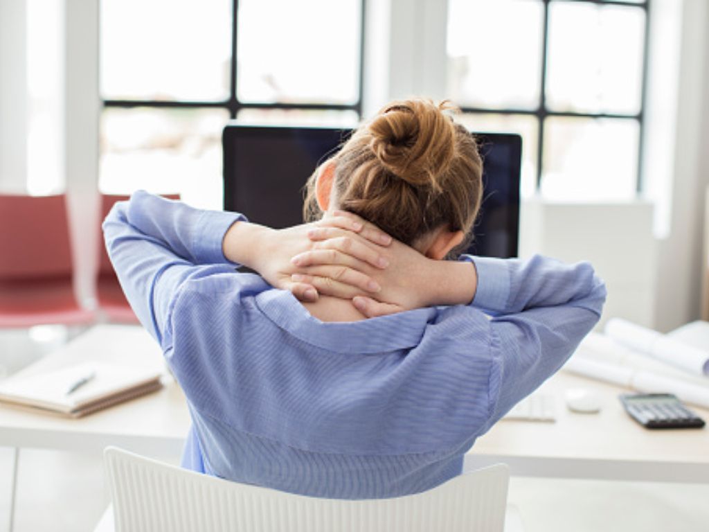 5 Gerakan Stretching Simpel Untuk Pekerja WFH