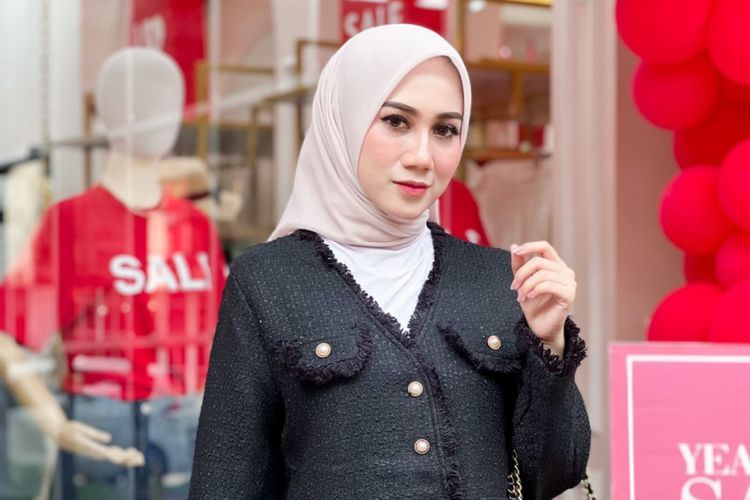 Pernah Diusir Tukang Parkir karena Berjualan Baju, Sekarang Sukses Punya 5 Toko!
