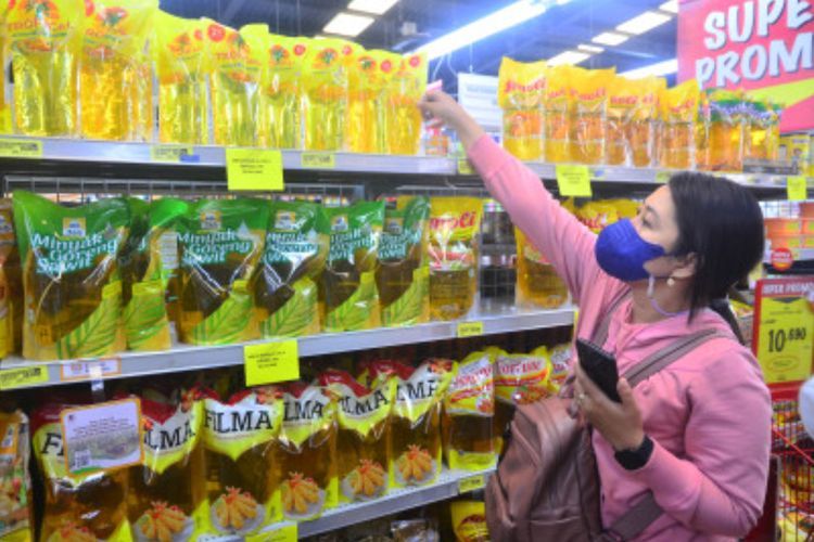 Minyak Goreng Langka Akibat Panic Buying, Begini Alasan Psikologi di Balik Perilaku Ini